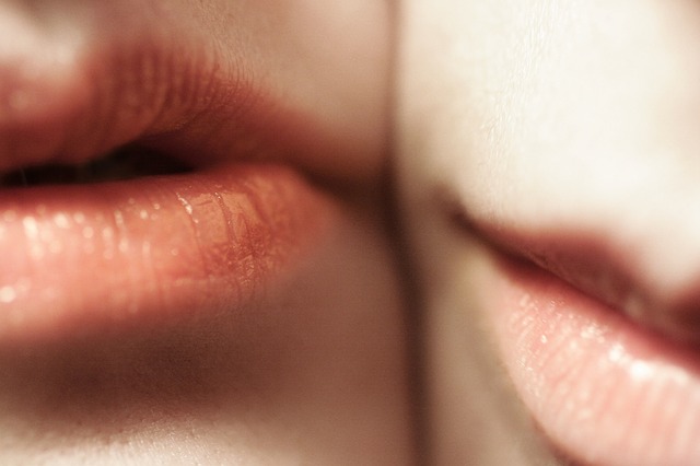 Jak dbać o usta? 6 sposobów na gładkie usta