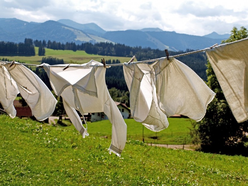 Jak robić pranie, by nie zniszczyć ubrań?
