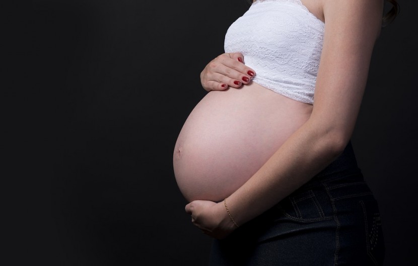 Czego nie można jeść w ciąży? I o ciążowych mitach